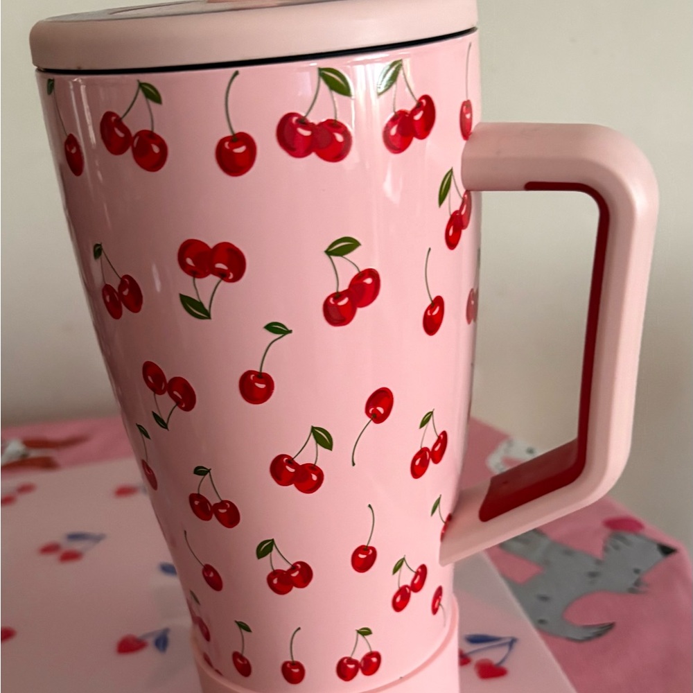 Brumate Tumbler Cherry print 30 oz.